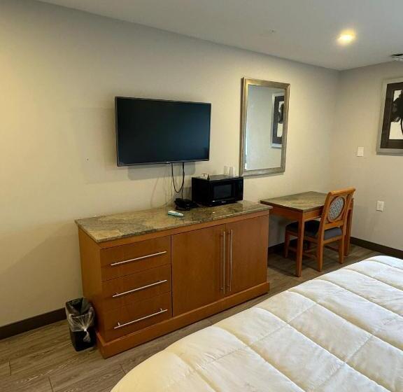 장애인을 위한 킹사이즈 침대 스탠다드 룸, Rodeway Inn Moosic  Scranton