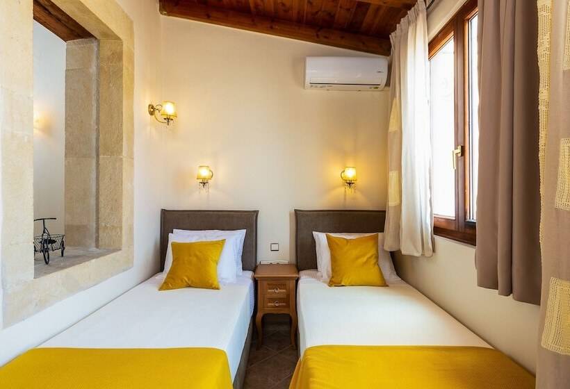 Suite cu Vedere la Piscină, Phaedra Suites