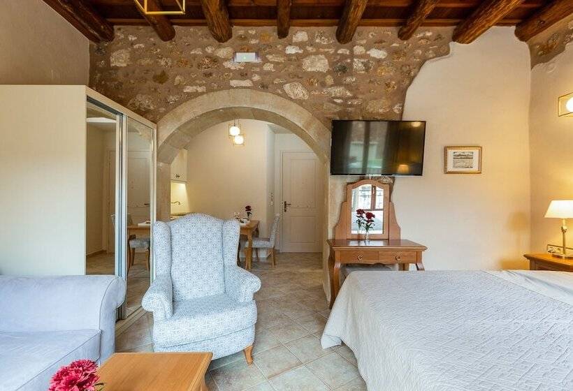 Suite cu Vedere la Piscină, Phaedra Suites