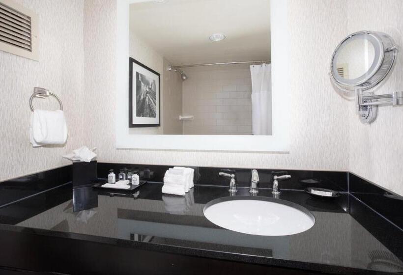 חדר סטנדרט עם מיטת קינג, Crowne Plaza Kansas City Downtown, An Ihg