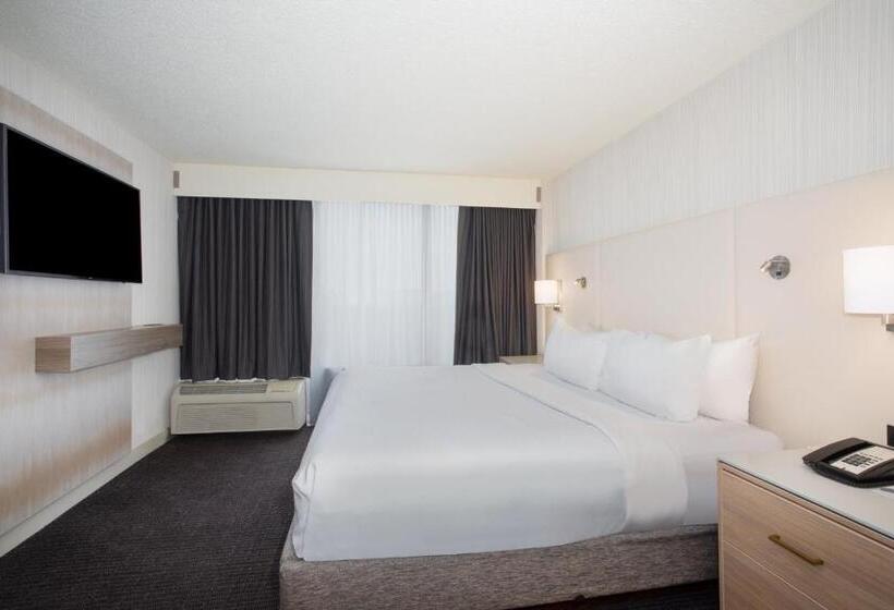 חדר סטנדרט עם מיטת קינג, Crowne Plaza Kansas City Downtown, An Ihg