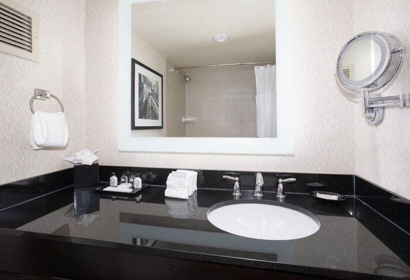 חדר סטנדרט שתי מיטות זוגיות, Crowne Plaza Kansas City Downtown, An Ihg
