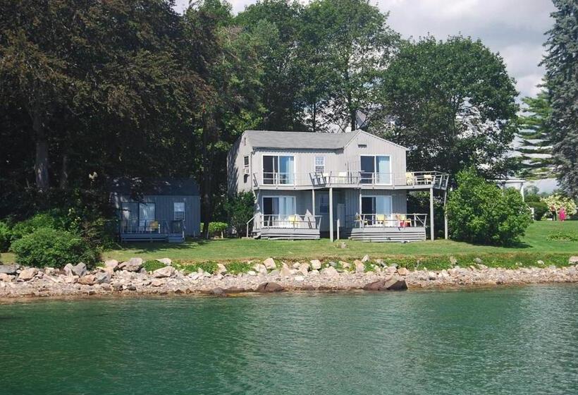 스탠다드 스튜디오, Dockside Guest Quarters