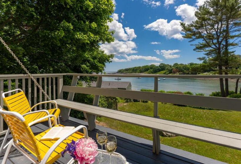 스탠다드 스튜디오, Dockside Guest Quarters