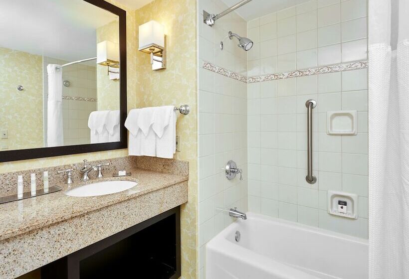 Номер Стандарт 2 Двуспальные Кровати, Doubletree By Hilton Charlotte Uptown