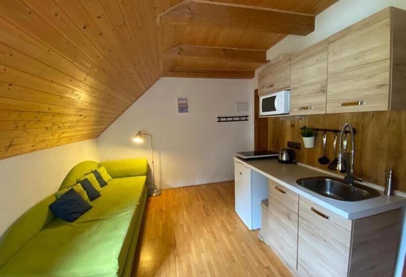 1 Schlafzimmer Apartment Poolblick, Chalupa U Josefa