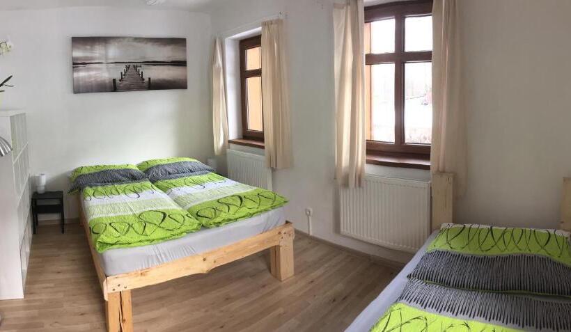 1 Schlafzimmer Apartment Untergeschoss, Chalupa U Josefa