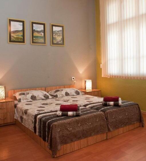 带共用浴室的标准房间, Hostel Mostel Hub Rooms And Apartments