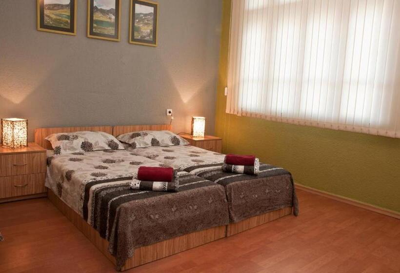 带共用浴室的标准房间, Hostel Mostel Hub Rooms And Apartments
