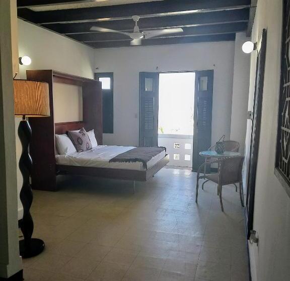 آپارتمان 1 خوابه با بالکن, La Capitana Old San Juan Building