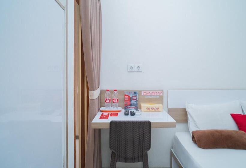 Номер Economy, Reddoorz Syariah Near Transmart Mx Malang