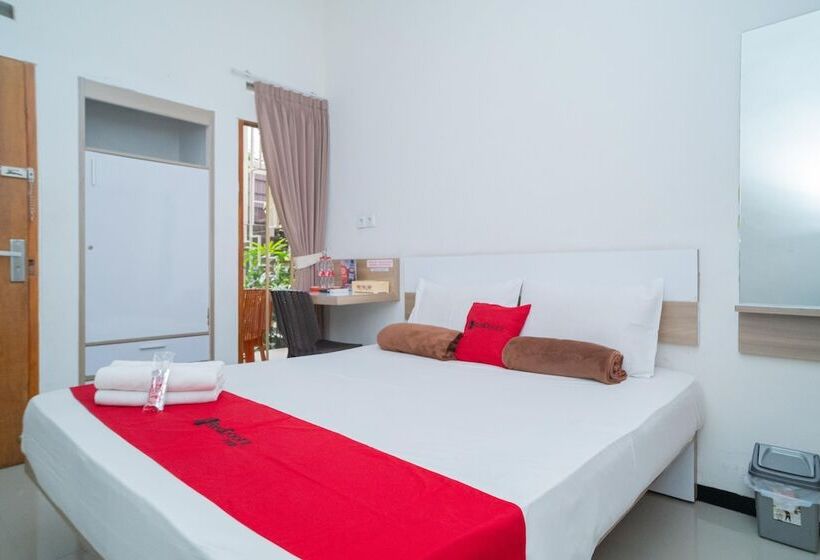 Номер Economy, Reddoorz Syariah Near Transmart Mx Malang