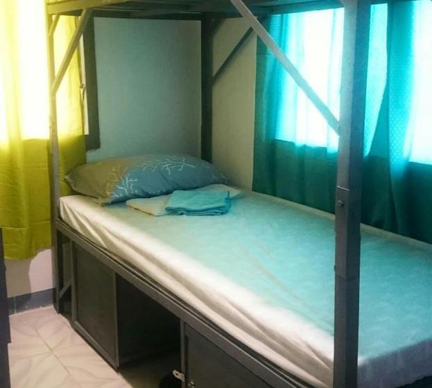 تختخواب در اتاق مشترک, Island Girl Bed And Breakfast