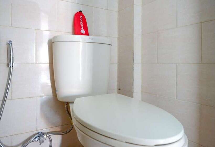 Номер Deluxe, Reddoorz Near Taman Kota Kendari