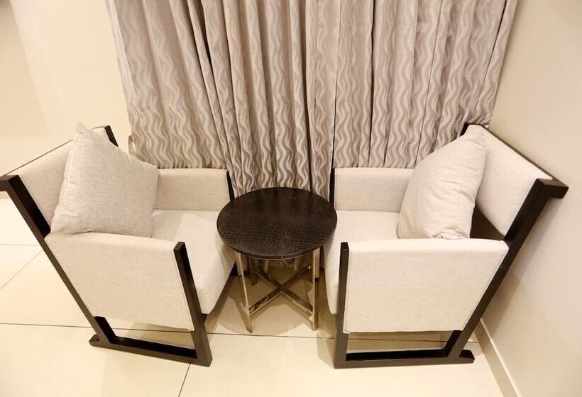 Deluxe Triple Room, Lnb Residency