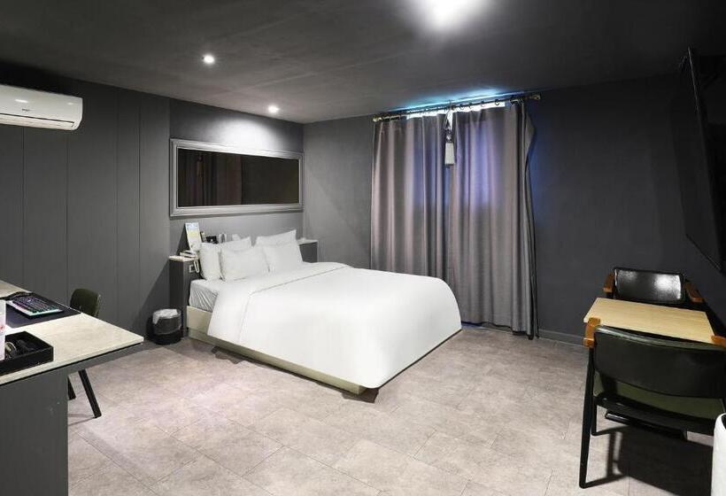 Номер Deluxe, Pyeongtaek Moon