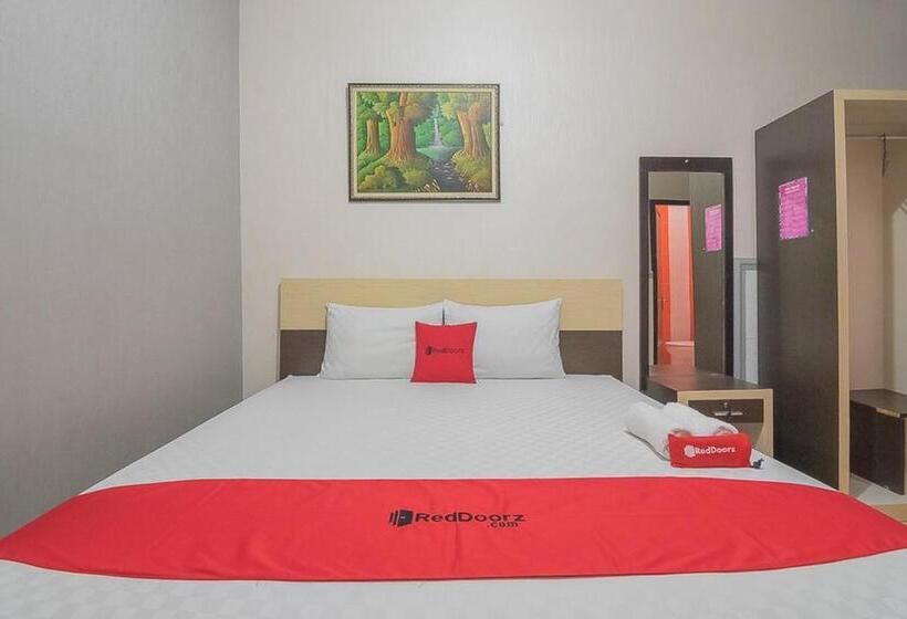 Номер Стандарт, Reddoorz Syariah Near Taman Rozeline Penajam