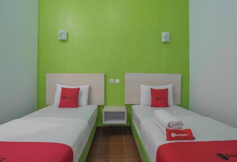Номер Стандарт, Reddoorz Plus Near Alun Alun Kuningan