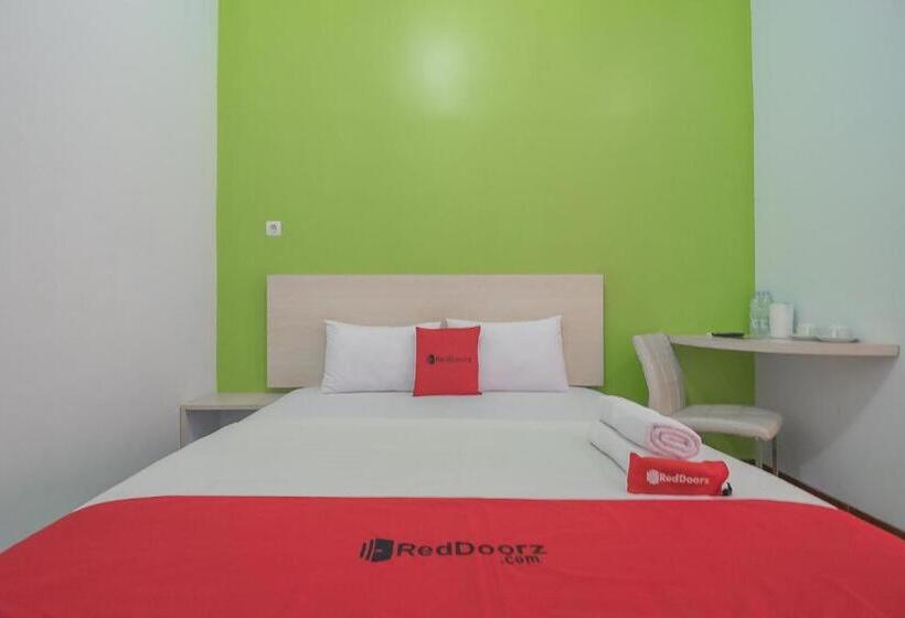Номер Economy, Reddoorz Plus Near Alun Alun Kuningan