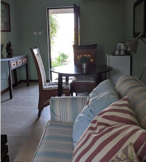 اتاق استاندارد با چشم‌انداز استخر, Sunbirds Chobe