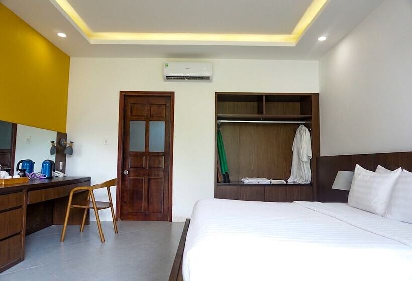 اتاق لوکس با چشم‌انداز استخر, Kingo Retreat Resort