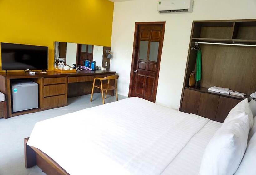اتاق لوکس با چشم‌انداز استخر, Kingo Retreat Resort