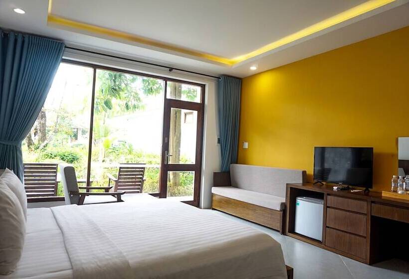 اتاق لوکس با چشم‌انداز استخر, Kingo Retreat Resort