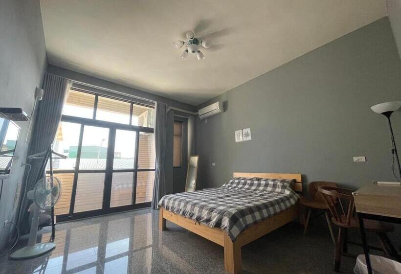 اتاق استاندارد با سرویس بهداشتی مشترک, Hello Guesthouse