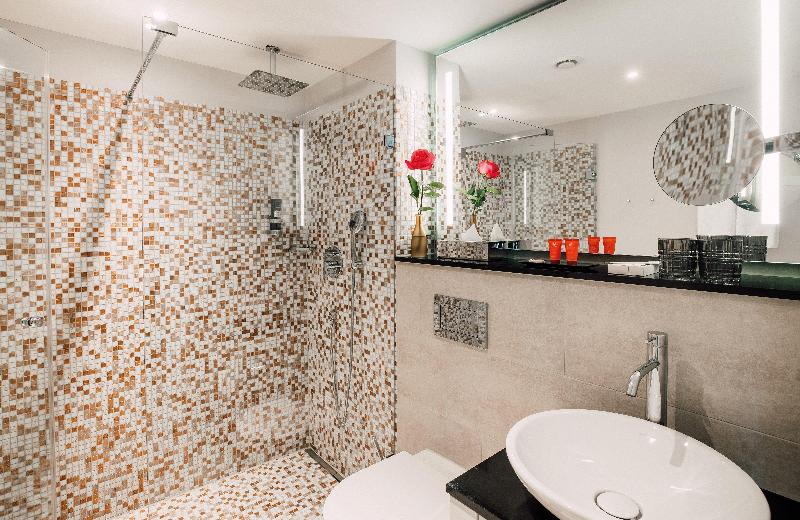 Quarto Triplo Deluxe, Leonardo Hotel Zurich Airport