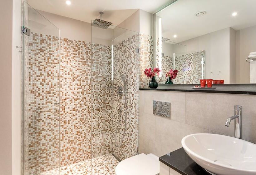 Quarto deluxe, Leonardo Hotel Zurich Airport