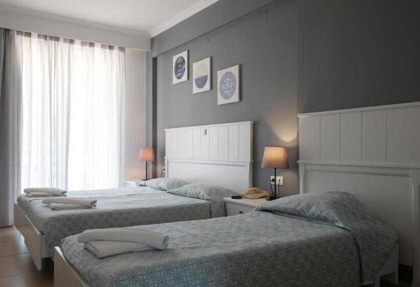 Economy Triple Room, Athina
