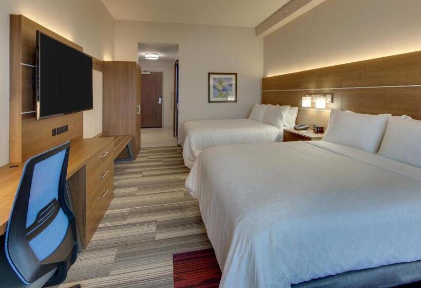 חדר סטנדרט מותאם לאדם עם מוגבלויות, Holiday Inn Express & Suites   Nashville Metrocenter Downtown, An Ihg