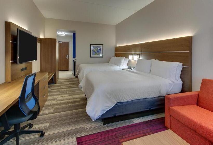 סוויטה מותאמת לאדם עם מוגבלויות, Holiday Inn Express & Suites   Nashville Metrocenter Downtown, An Ihg