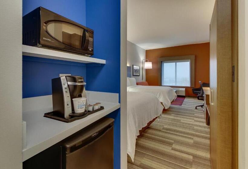 סוויטה מותאמת לאדם עם מוגבלויות, Holiday Inn Express & Suites   Nashville Metrocenter Downtown, An Ihg