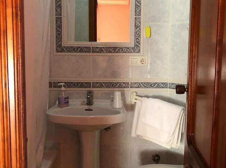 Номер Стандарт, Hostal Restaurante Reina