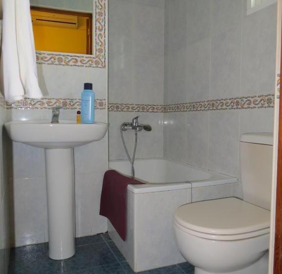 Номер Стандарт, Hostal Restaurante Reina