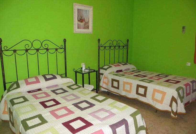 Номер Стандарт, Hostal Restaurante Reina