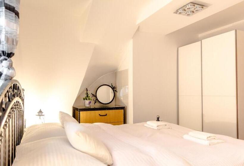 דירת 2 חדרים עם טרסה, Apartments And Rooms With Wifi Split   16550