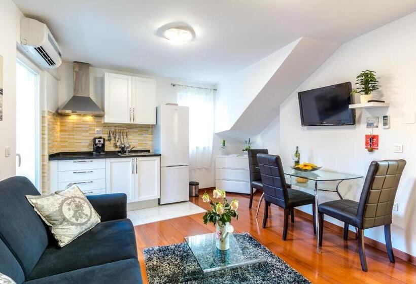 דירת חדר עם טרסה, Apartments And Rooms With Wifi Split   16550
