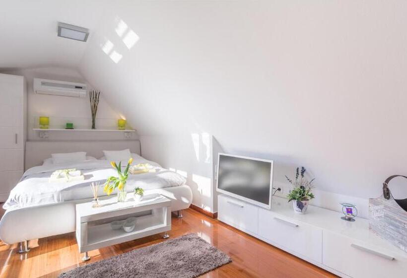 סטודיו סטנדרט עם מרפסת, Apartments And Rooms With Wifi Split   16550