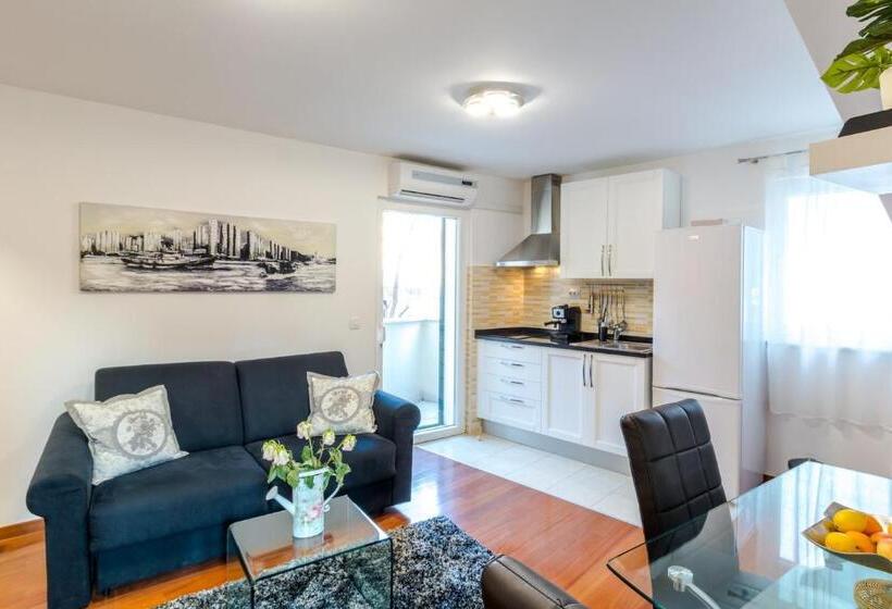 דירת חדר עם טרסה, Apartments And Rooms With Wifi Split   16550