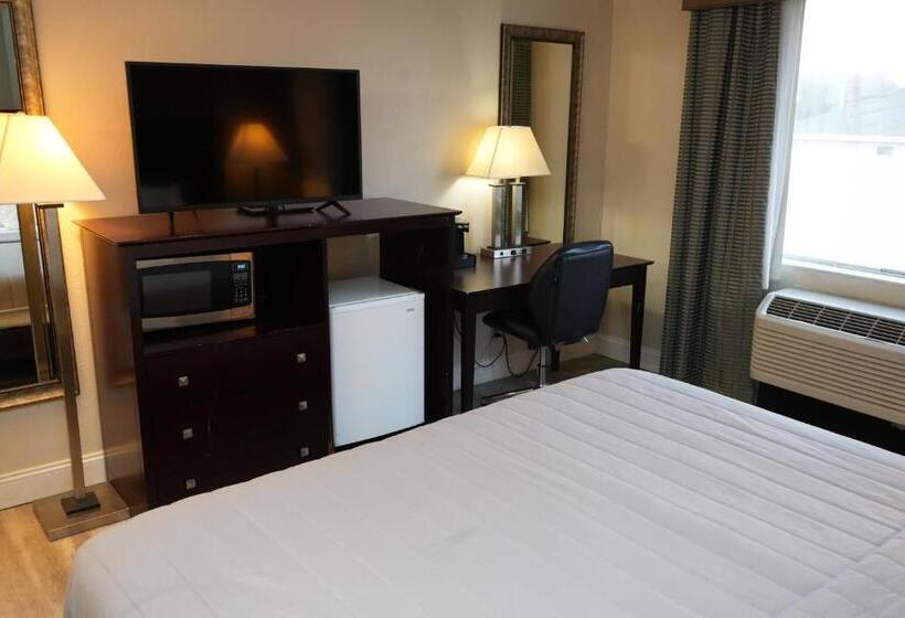 Номер Стандарт Кровать Кинг Адаптированный для Инвалидов, Copley Inn & Suites, Copley   Akron
