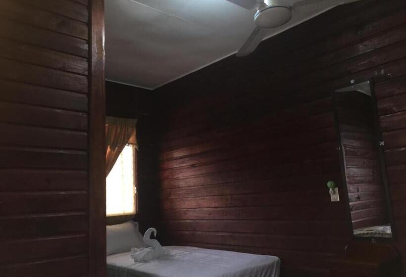 اتاق لوکس با چشم‌انداز شهر, Matus Guest House