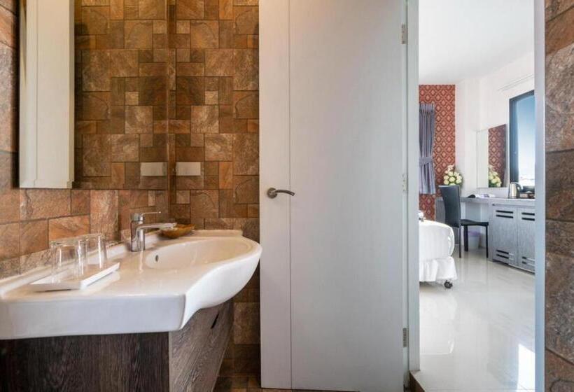 اتاق استاندارد با تراس, The Thames Pool Access Resort & Villa   Sha Extra Plus