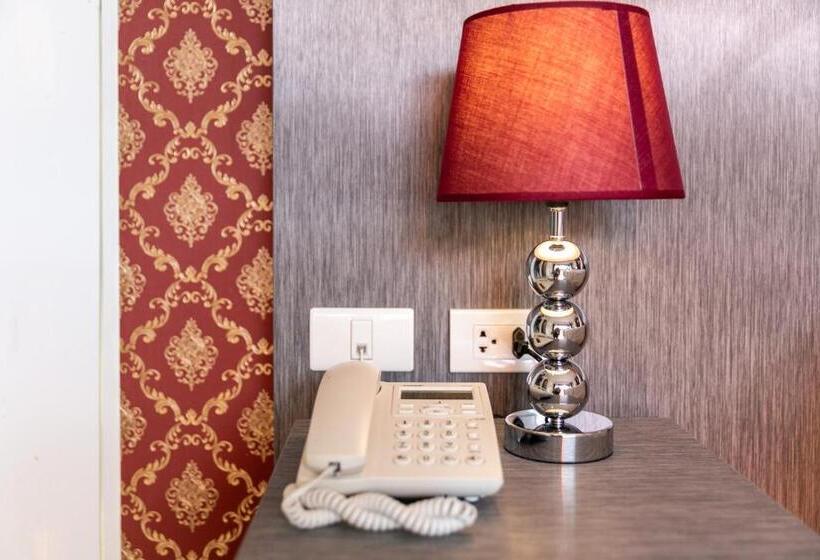 اتاق لوکس با چشم‌انداز استخر, The Thames Pool Access Resort & Villa   Sha Extra Plus