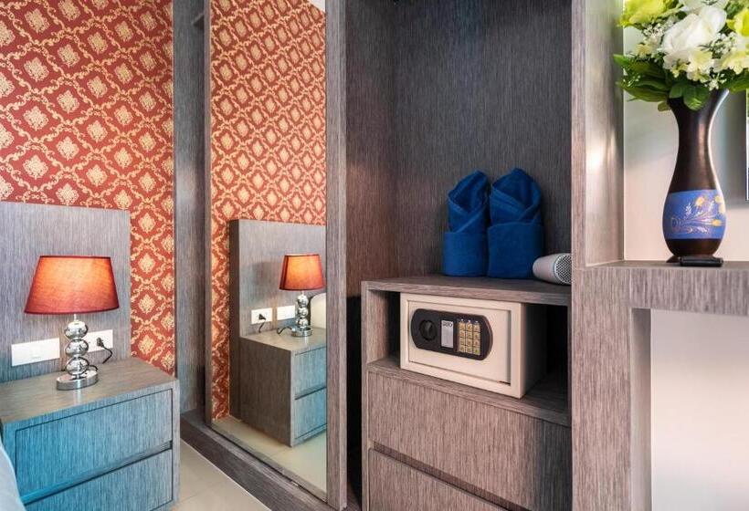 Habitació Quàdruple Estàndard amb Balconada, The Thames Pool Access Resort & Villa   Sha Extra Plus