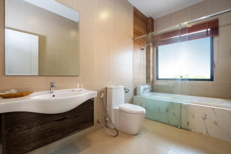 اتاق لوکس با چشم‌انداز استخر, The Thames Pool Access Resort & Villa   Sha Extra Plus