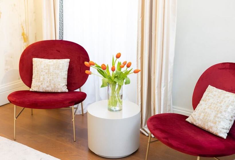 Полулюкс Повышенной Комфортности, Castellano Hotel & Suites