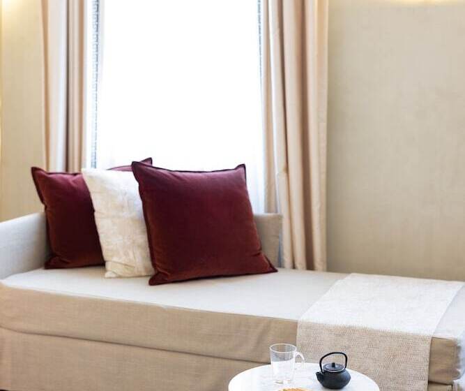 Полулюкс Повышенной Комфортности, Castellano Hotel & Suites