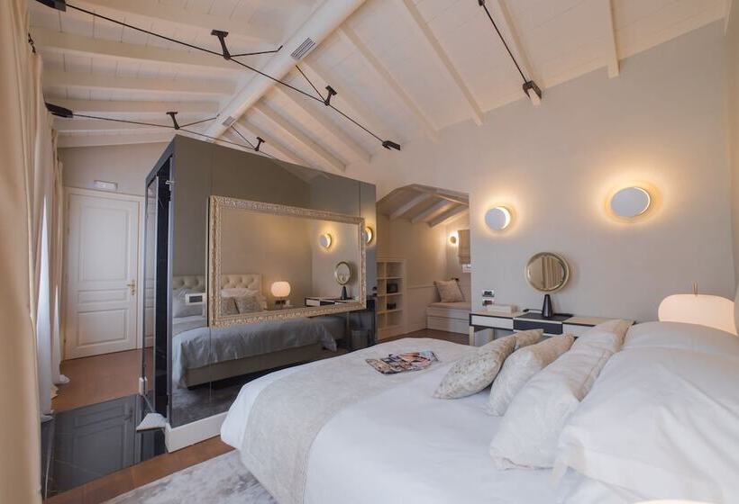 Люкс Повышенной Комфортности, Castellano Hotel & Suites